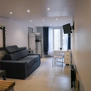 https://le-studio-la-roquebrussanne.fr-provencehotel.com